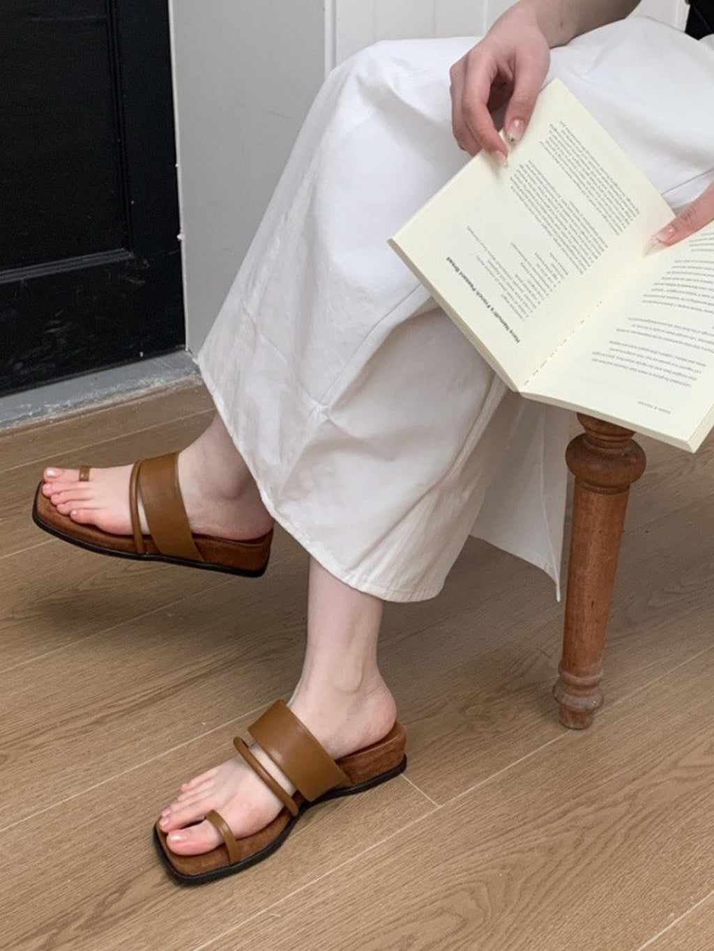 Toe Ring Line Sandals — BL1005