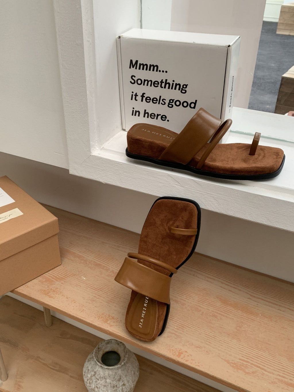 Toe Ring Line Sandals — BL1005