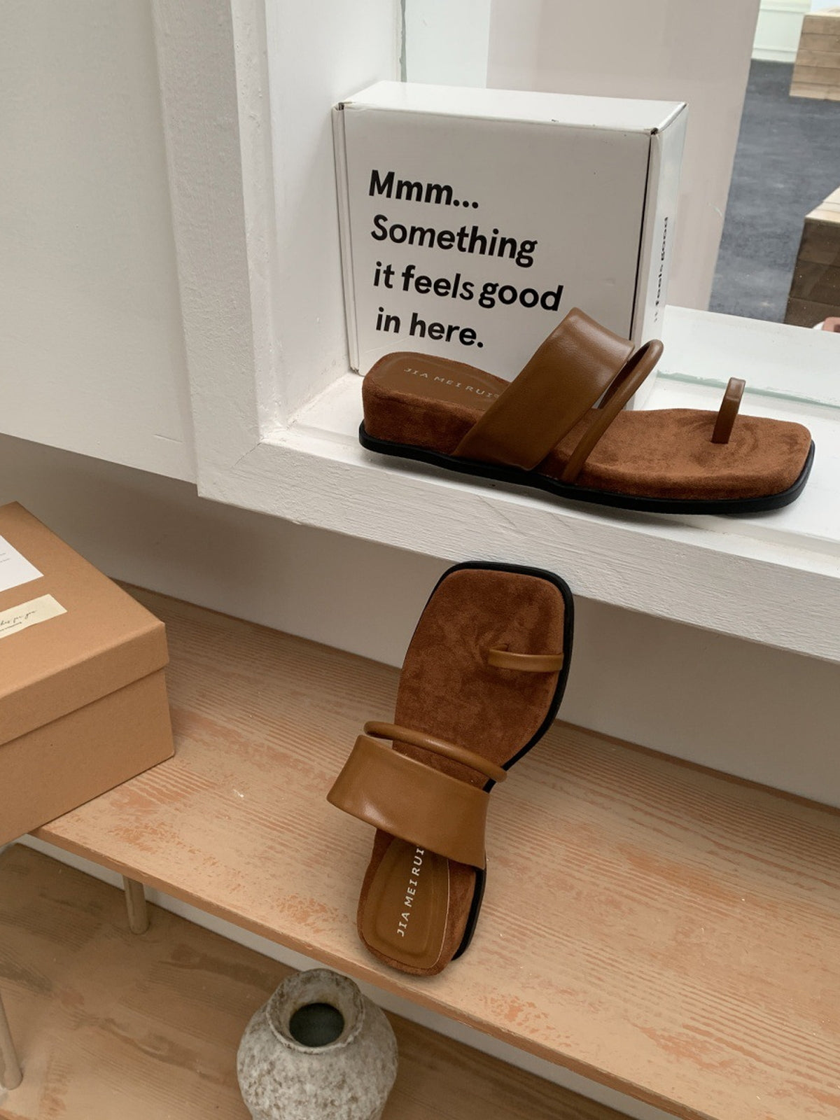 Toe Ring Line Sandals — BL1005