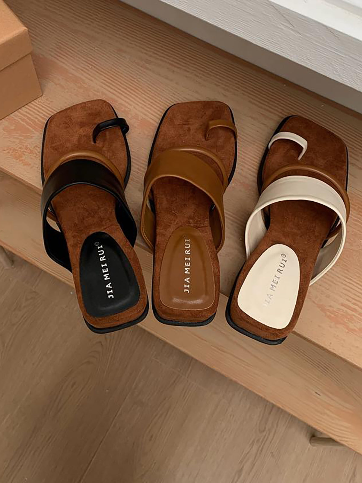 Toe Ring Line Sandals — BL1005