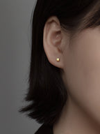 Minimal Cube Stud Pierced Earrings — BL1028