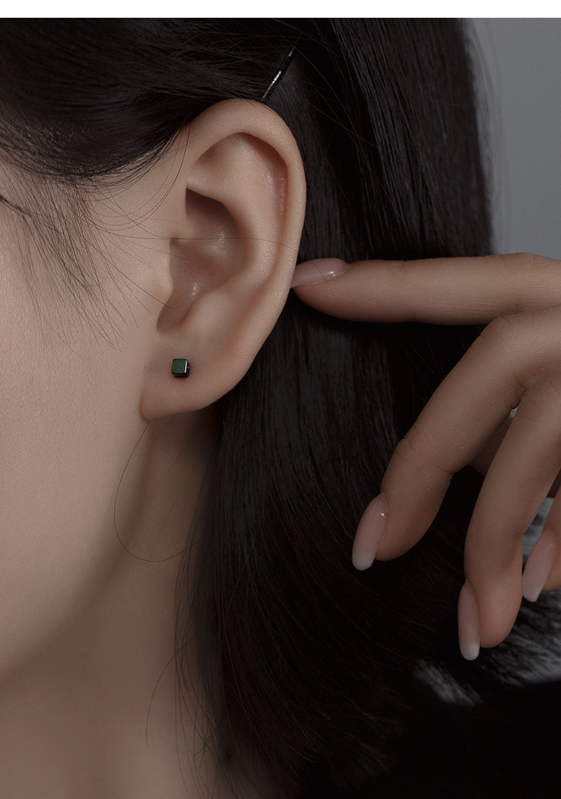 Minimal Cube Stud Pierced Earrings — BL1028