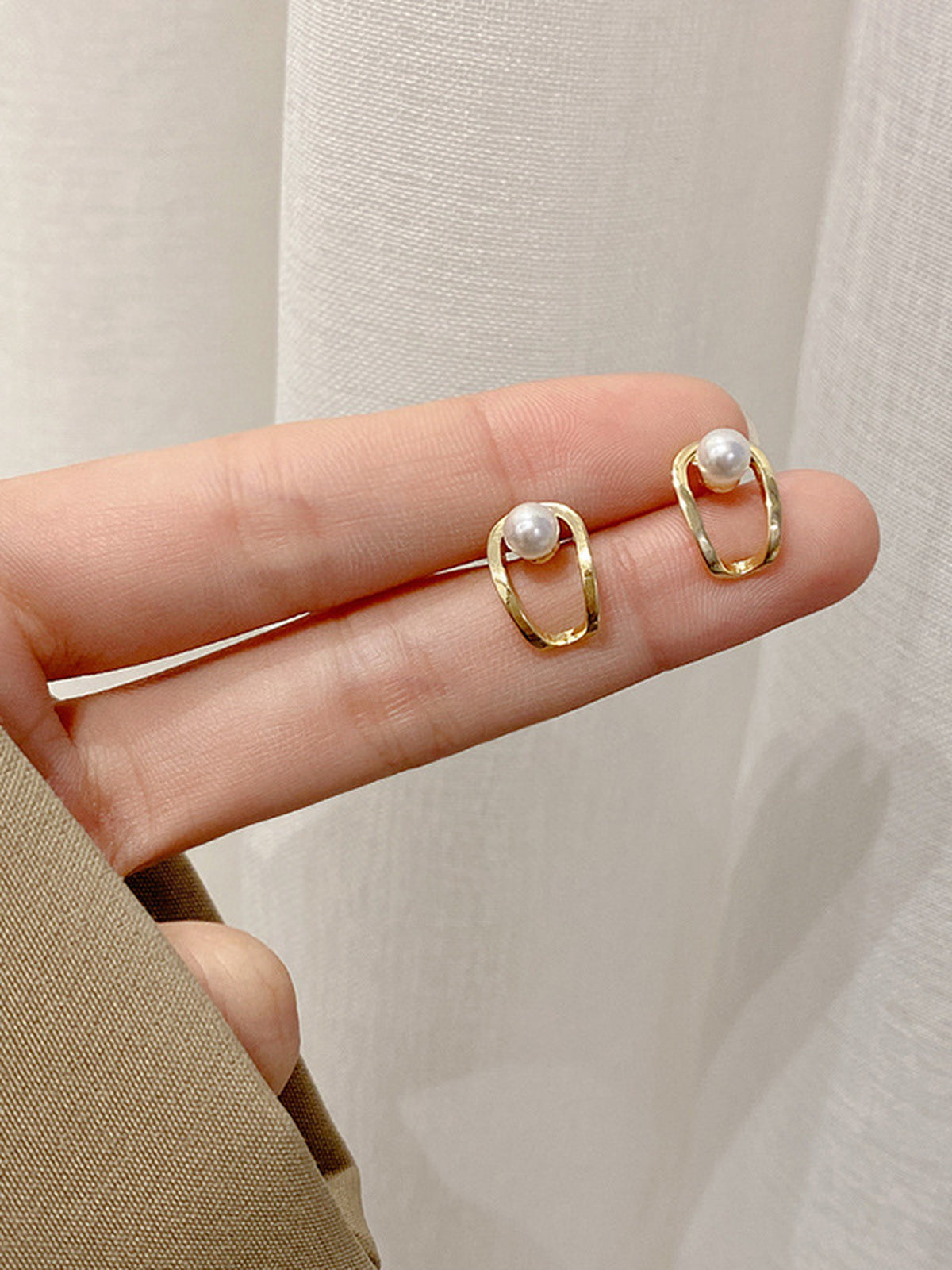 Pearl Gold Loop Pierced Earrings — BL1030