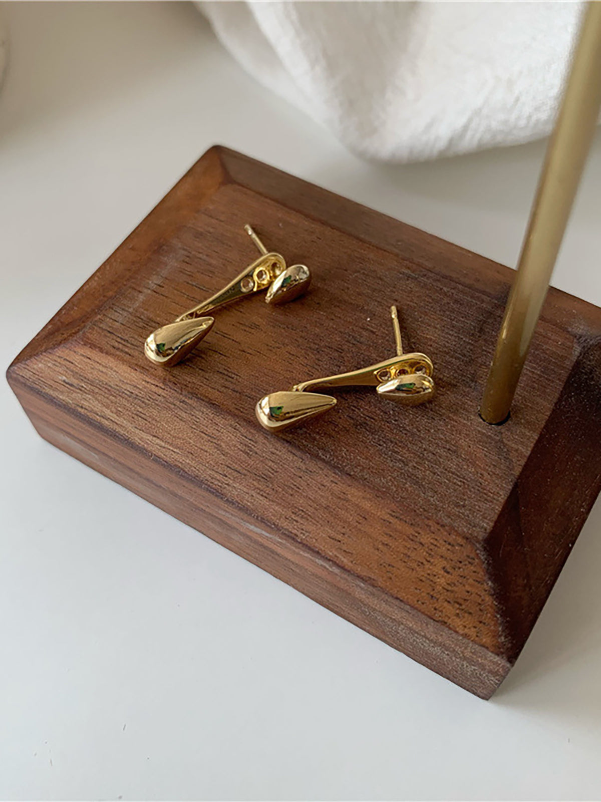 Teardrop Pierced Earrings — BL1032
