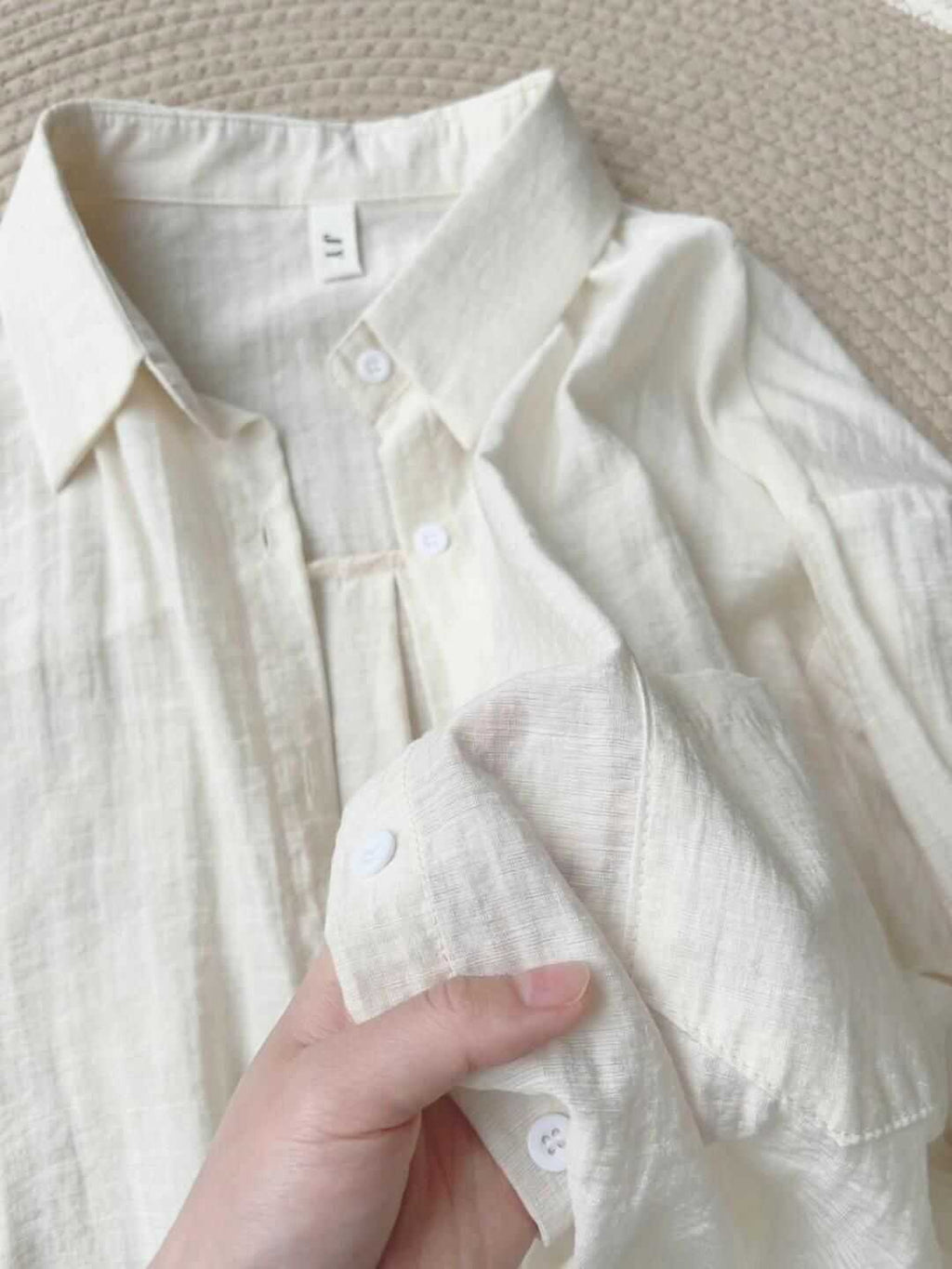 Linen Blend Relaxed V-Neck Fluid Tops — BL1123