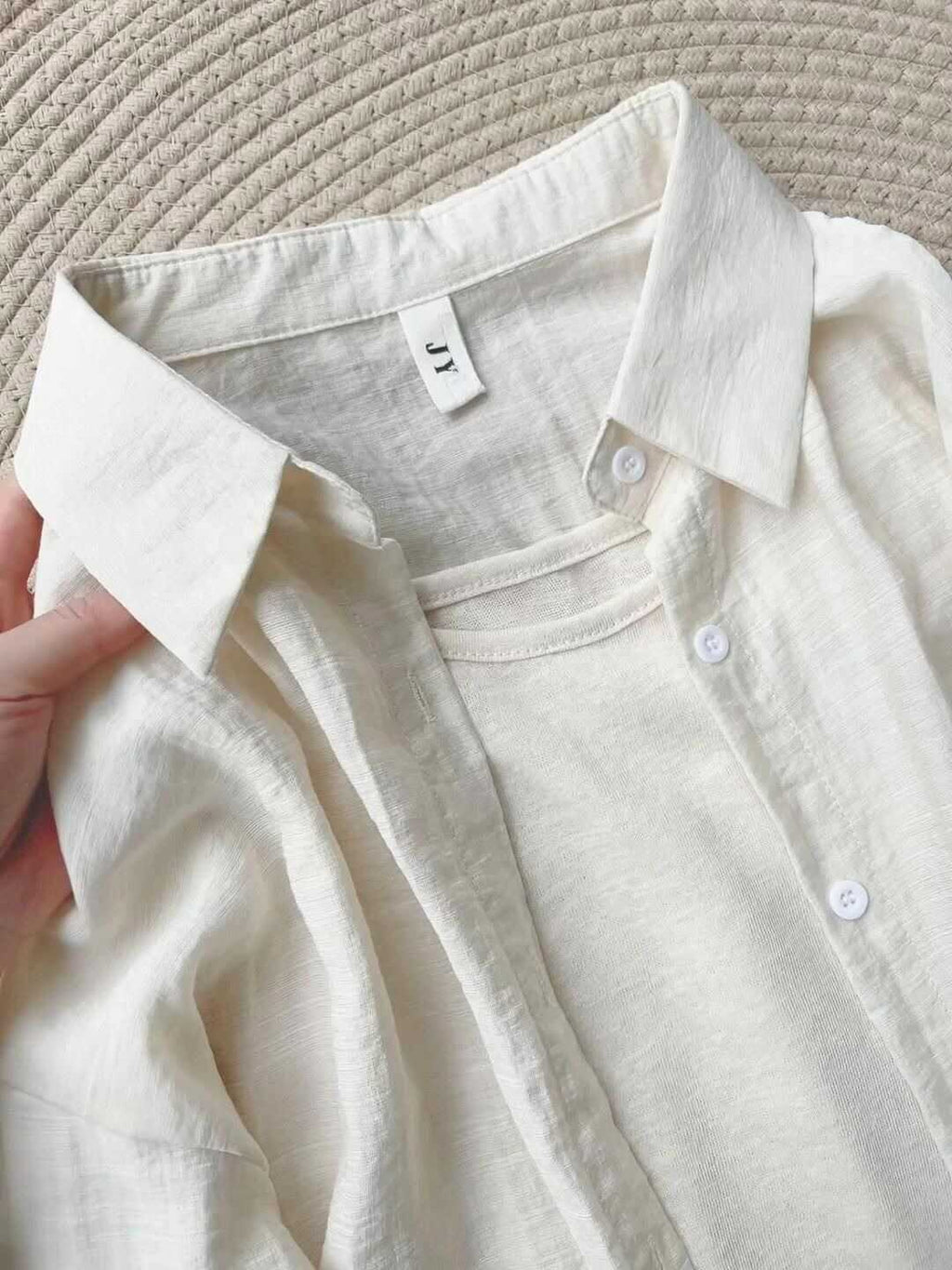 Linen Blend Relaxed V-Neck Fluid Tops — BL1123
